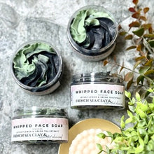 Jabón facial revitalizante batido con extracto de té verde y arcilla verde francesa