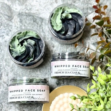 Jabón facial revitalizante batido con extracto de té verde y arcilla verde francesa