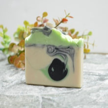 Divers ~ Savon au lait de chèvre fabriqué à la main et fabriqué à froid