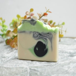 Divers ~ Savon au lait de chèvre fabriqué à la main et fabriqué à froid