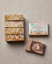 Lait d'avoine et miel doré ~ Savon artisanal au lait de chèvre fabriqué à froid