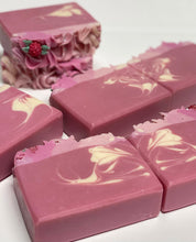 Berry Twist ~ Savon artisanal au lait de chèvre saponifié à froid