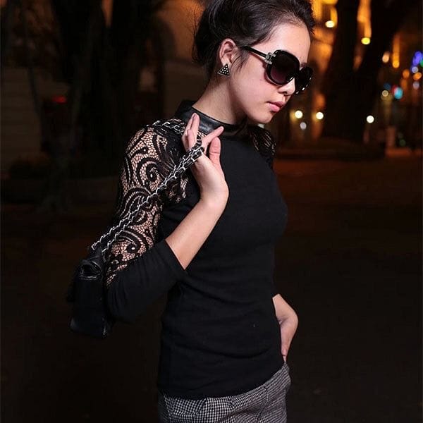 Haut en tricot à manches longues et coupe ajustée avec col ras du cou en cuir